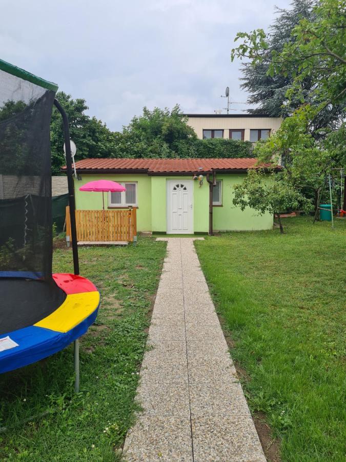 Small-Comfy Guest House In Donaustadt Garden - Not Shared! ウィーン エクステリア 写真