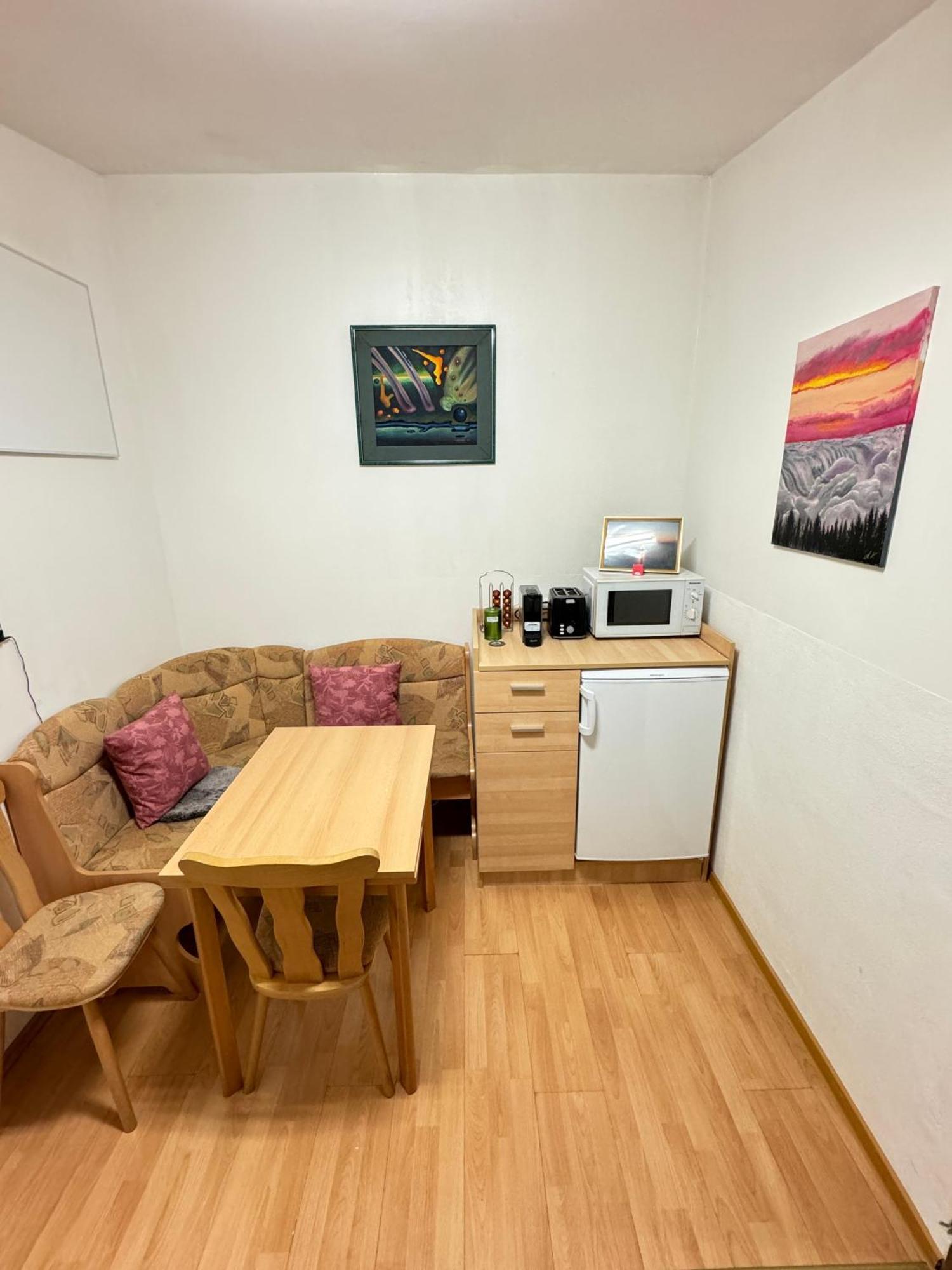 Small-Comfy Guest House In Donaustadt Garden - Not Shared! ウィーン エクステリア 写真